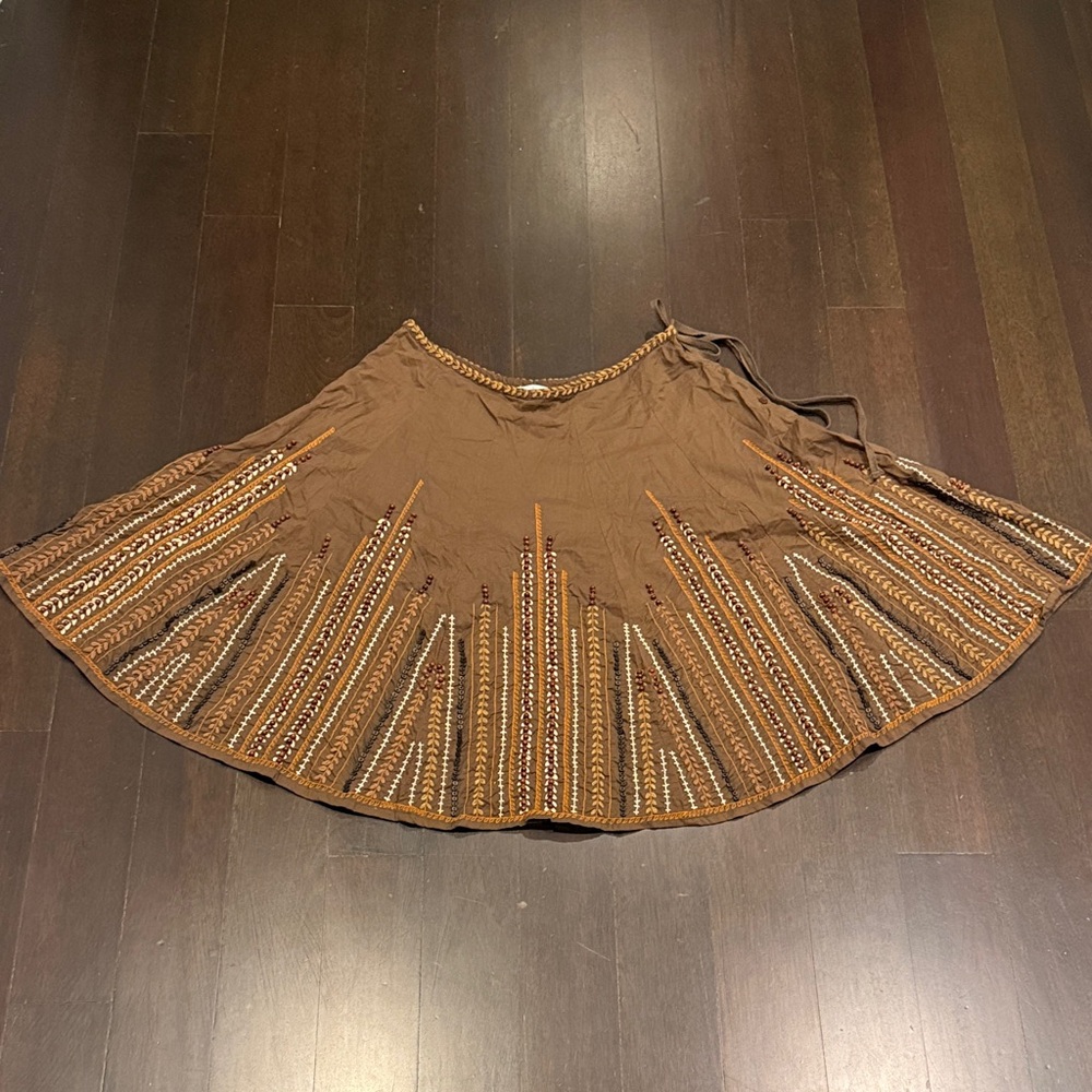 Vince Brown A-Line Skirt with Embroidery & Beading
Vintage Boho Chic
Size M - Picture 3 of 11